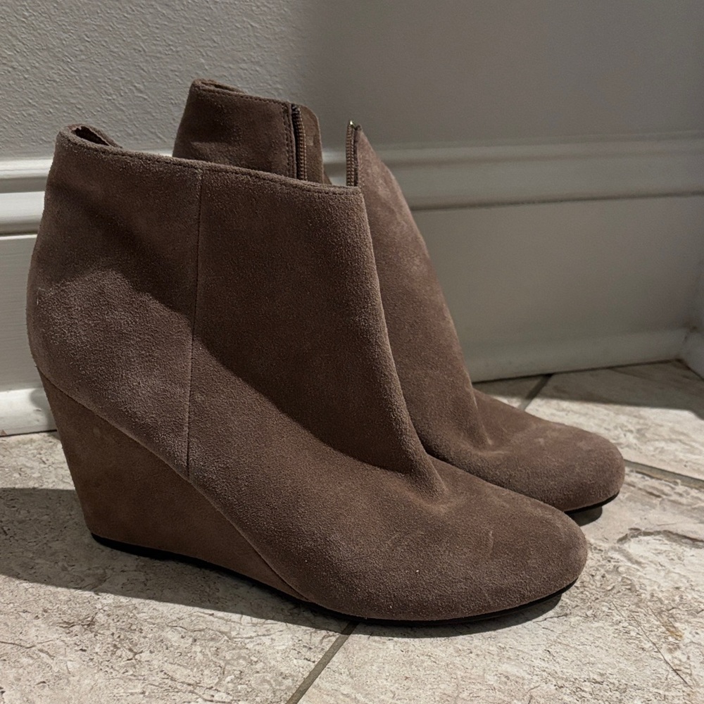 Dolce Vita Tan Suede Wedge Boots